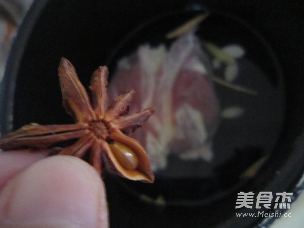 Pork Tendon with Red Oil recipe