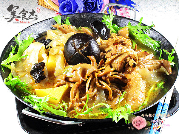 Piaoxiang Chicken Assorted Mushroom Hot Pot recipe