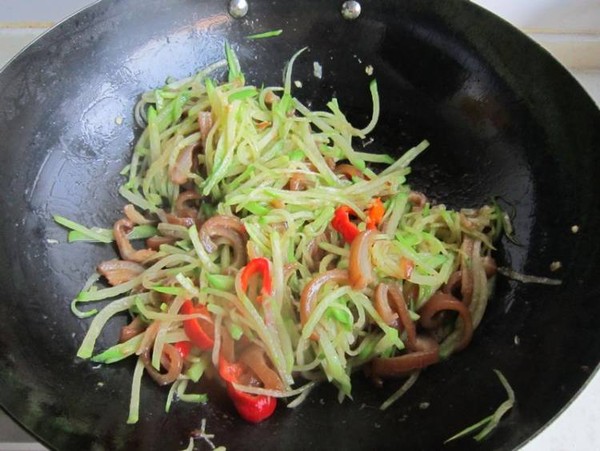 Stir-fried Pork Skin with Green Radish recipe