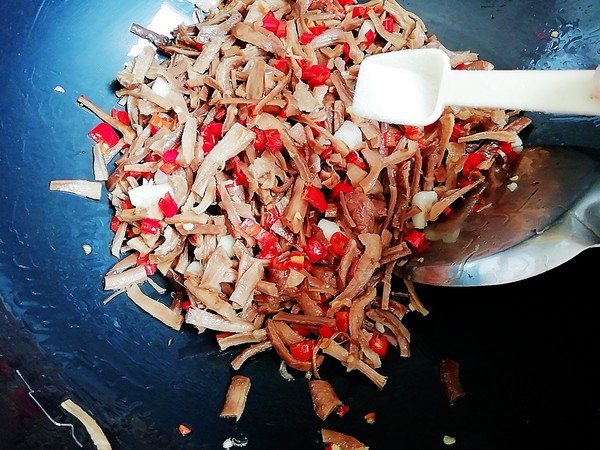 Spicy Stir-fried Shiitake Root recipe