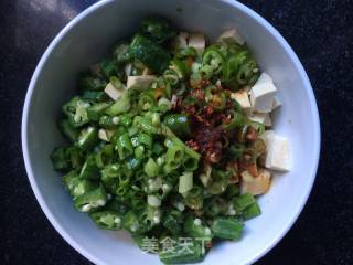 Okra and Green Pepper Mixed with Dried Beans recipe