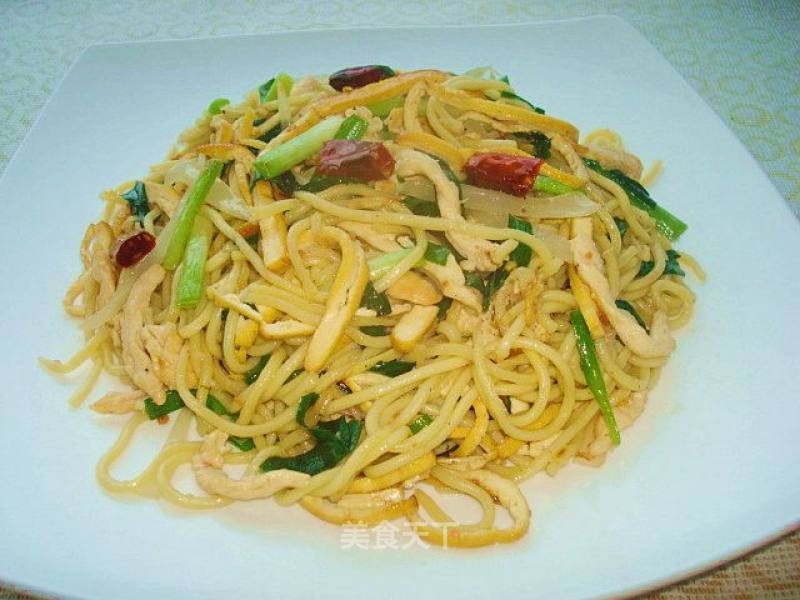 Stir-fried Yellow Noodles with Chicken-xinjiang Taste recipe