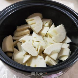 Stewed Pork Knuckle with Spring Bamboo Shoots recipe