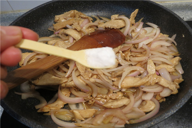 Chicken Breasts and Onions are Cleverly Paired recipe