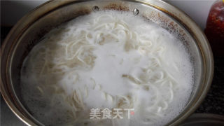 Noodles with Green Pepper Shredded Pork recipe