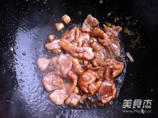 Stir-fried Pork with Cabbage and Pine Mushroom recipe