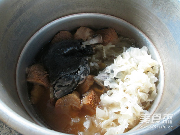 Hericium and White Fungus Black Chicken Soup recipe