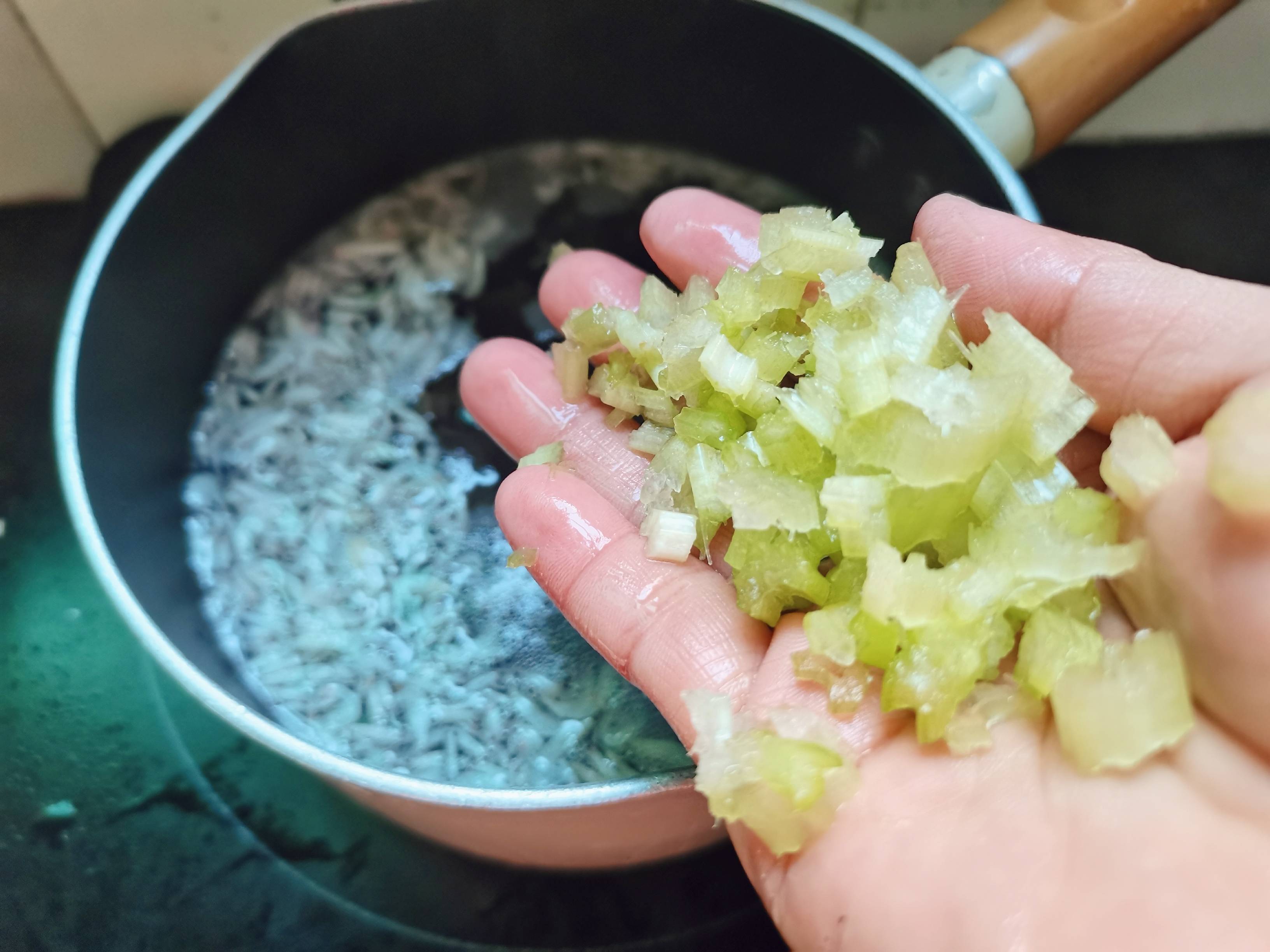 Fungus Egg Shrimp Skin Soup recipe