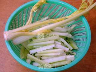 Stir-fried Lean Pork with Celery recipe