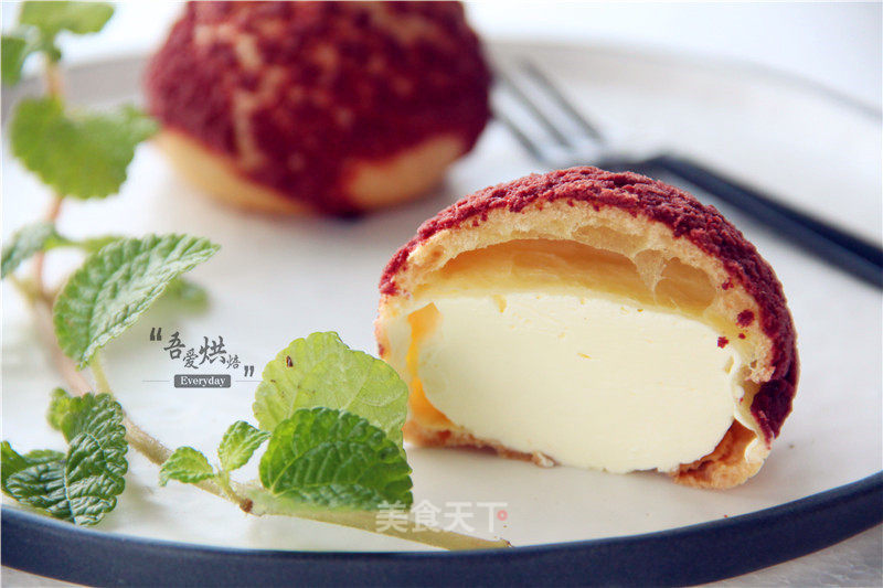 A Red Yeast Pastry is The Most Pleasant in Autumn-red Yeast Pastry Puffs recipe