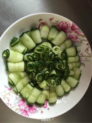 Saliva Cucumber Roll recipe