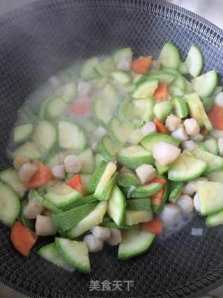 Fried Zucchini with Fresh Scallops recipe