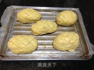 Pineapple Cake with Salted Egg Yolk and Green Bean Paste recipe