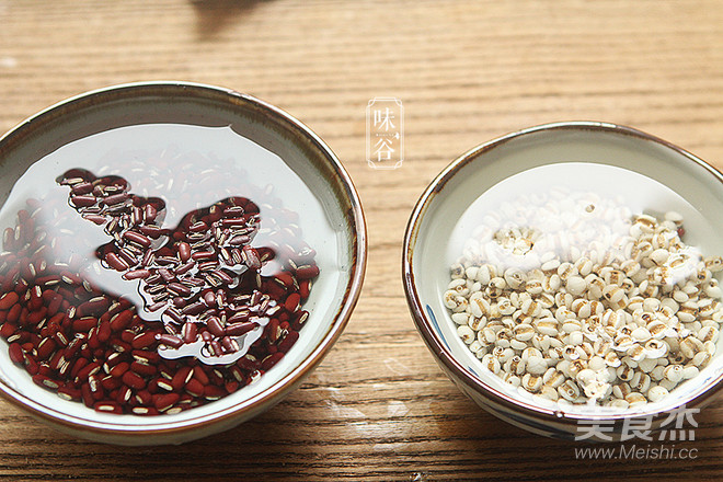 Smilax Chinensis, Red Bean and Pig's Barley Soup recipe