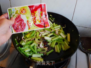 Stir-fried Celery Shredded Pork with Sauce recipe