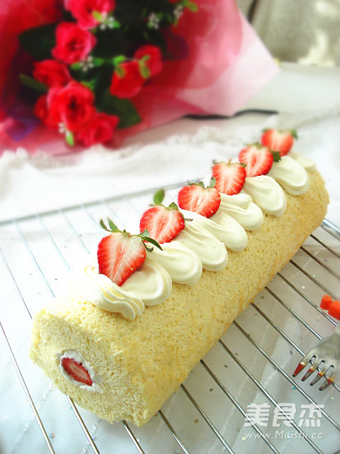 Creamy Strawberry Cake Roll recipe