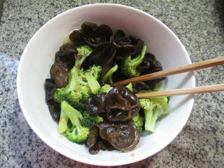 Broccoli with Black Fungus recipe