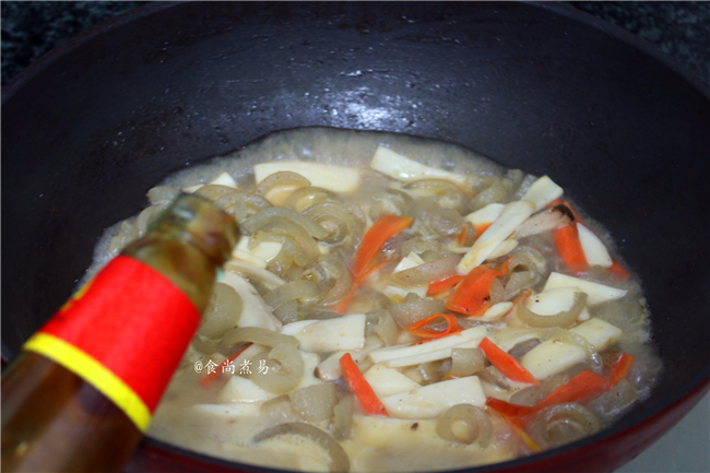 Stir-fried Coprinus with Pork Skin recipe