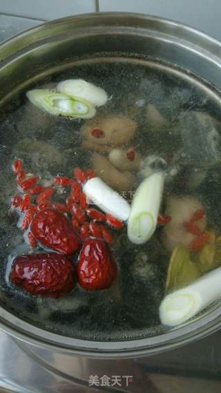 Chinese Yam and Wolfberry Black-bone Chicken Soup recipe