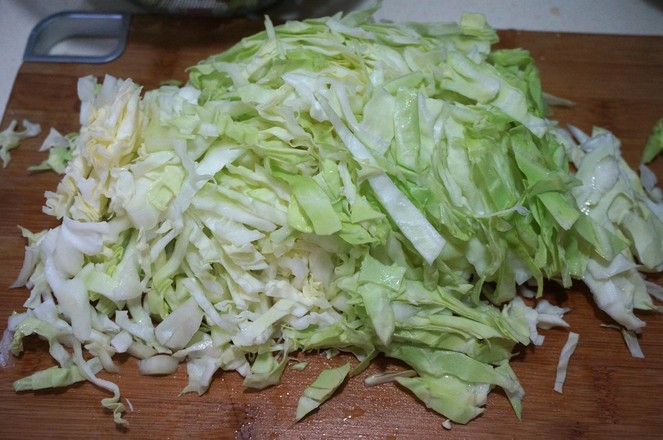 Stir-fried Rice Noodles with Shredded Pork and Cabbage recipe