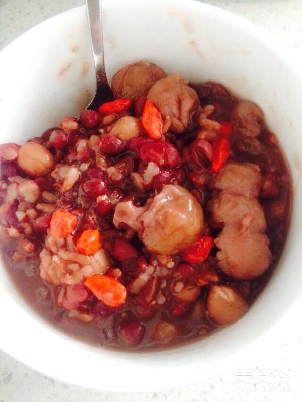 Red Beans, Peanuts, Red Rice, Longan, Wolfberry Porridge recipe