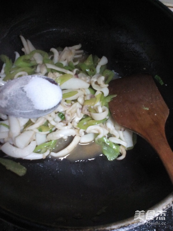 Stir-fried Cuttlefish with Green Peppers recipe