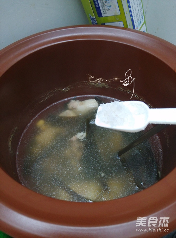 Seaweed Soy Pork Tail Soup recipe