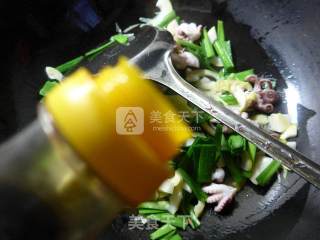 Stir-fried Leishan with Chinese Chives recipe