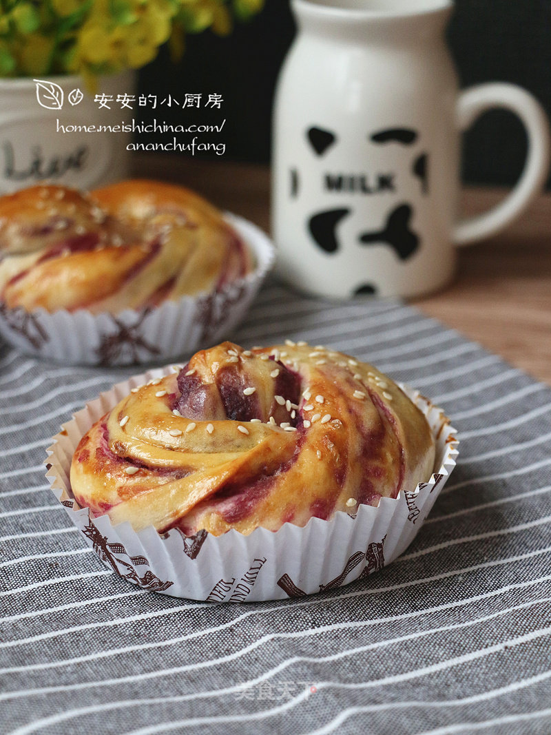 Purple Sweet Potato Bread Roll recipe