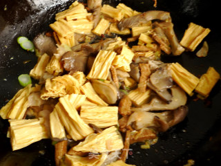 Mushroom and Yuba Stewed Vermicelli recipe