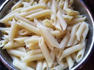 Spaghetti with Shredded Chicken and White Sauce recipe