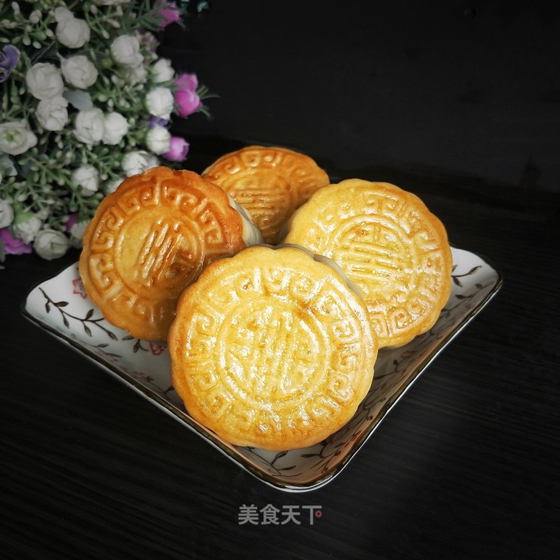 Cantonese Egg Yolk Mooncake recipe