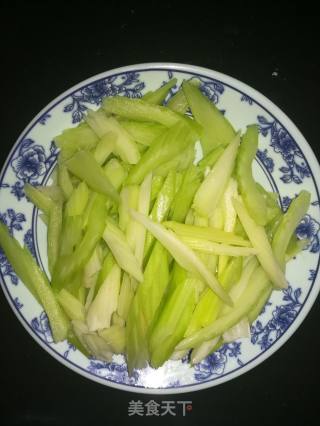 Celery Mixed with Fungus recipe