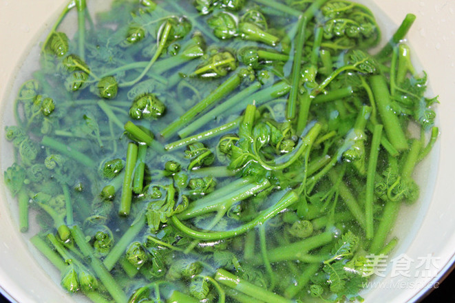 A Favorite Vegetable Dish-braised Potatoes with Bracken recipe