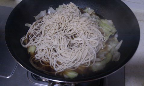 Braised Noodles with Bacon and Cabbage recipe