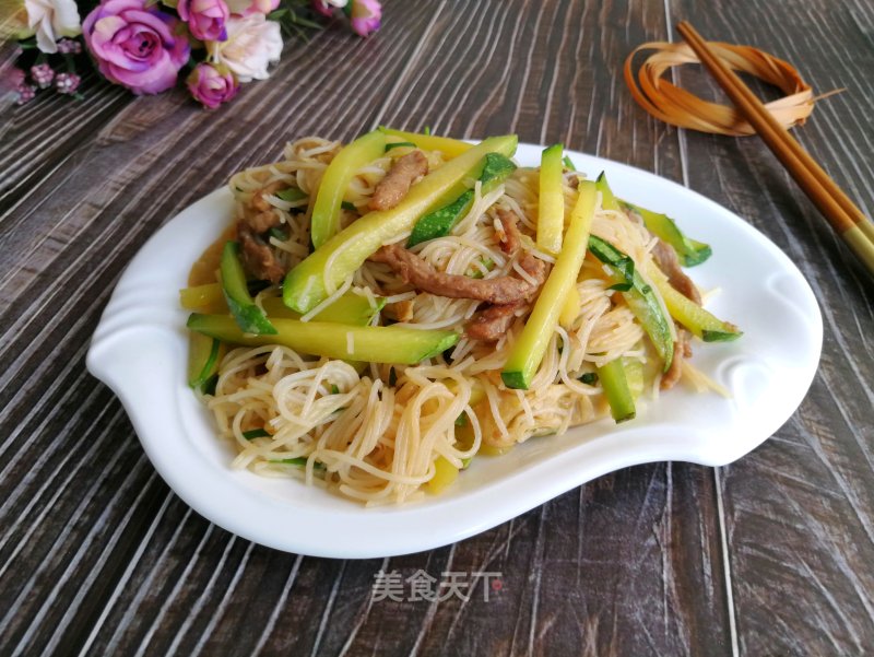Fried Noodles with Pumpkin and Pork recipe