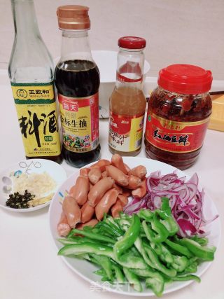 Stir-fried Crispy Sausage with Green Peppers recipe