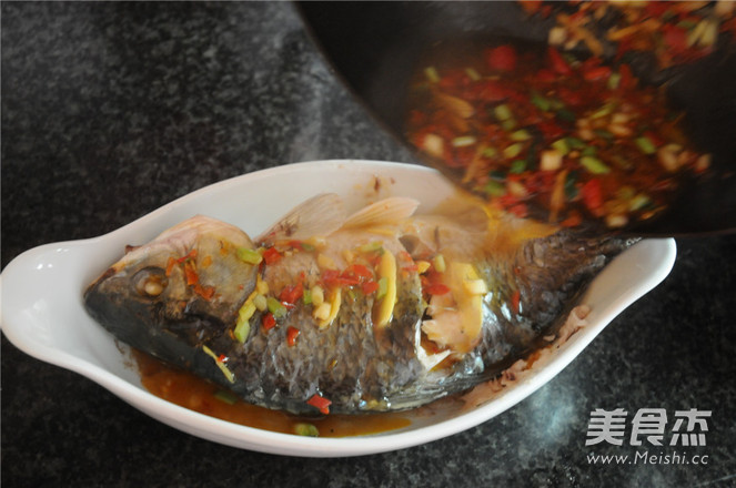 Steamed Crucian Carp with Chopped Chili recipe