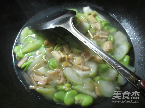 Lamb's Tail Bamboo Shoot and Broad Bean Night Blossom Soup recipe