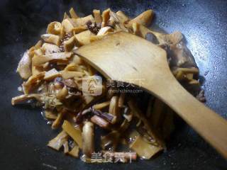 Braised Cuttlefish with Bamboo Shoots recipe