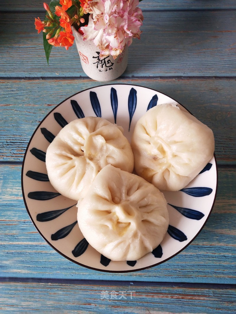 Donkey Meat Dumplings Buns with Green Onions and Carrots