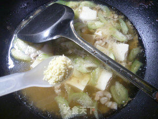 Loofah Shredded Pork Tofu Soup recipe