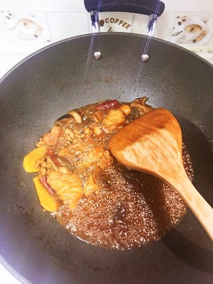 The Delicious Yellow Chicken Stew that Exploded in Place recipe