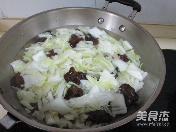 Hot and Sour Black Fungus Cabbage recipe