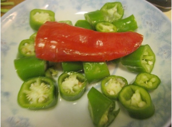 Stir-fried Escargot with Double Pepper recipe