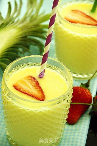 Freshly Squeezed Strawberry Pineapple Milkshake recipe