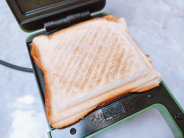 Marshmallow Toast with Chocolate Sauce recipe