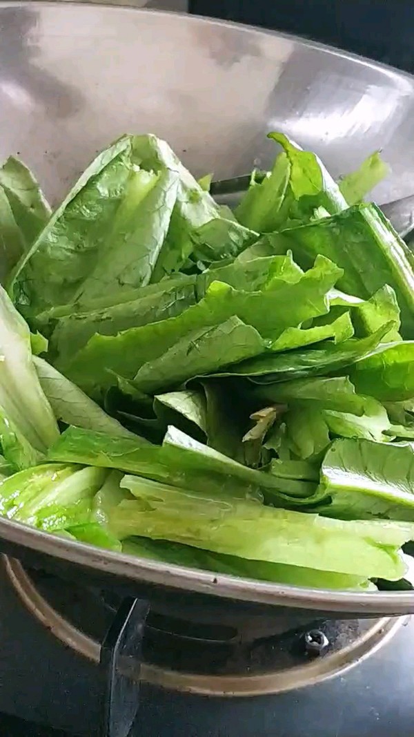 Stir-fried Lettuce with Canned Fish recipe