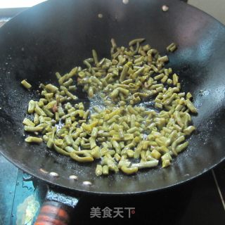 Stir-fried Pork with Garlic and Beans recipe