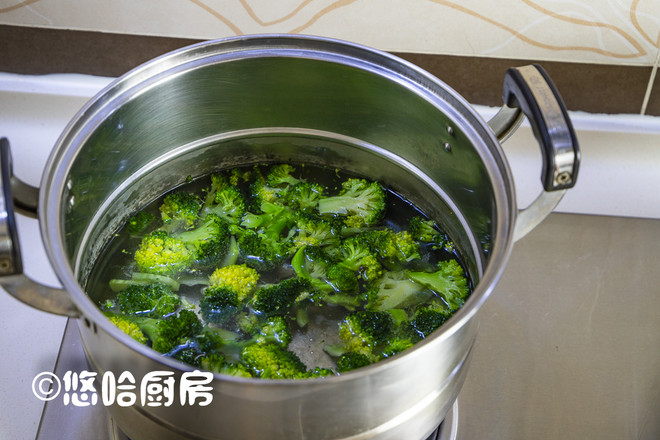 Fried Broccoli with Scallops recipe